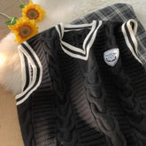 Threebooy British Style Fashion Vest Sweater Men's Korean Version 2025 Autumn Trend Loose College Sweater Couple Vest Sweater Aesthetic