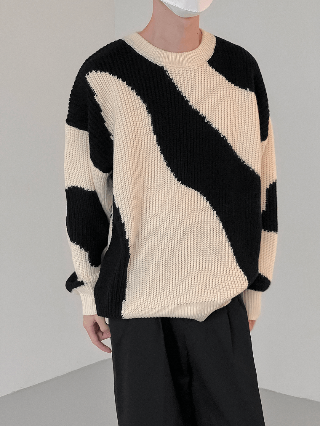 Threebooy [DAZIONSED] Contrast Pull Sweater NA603