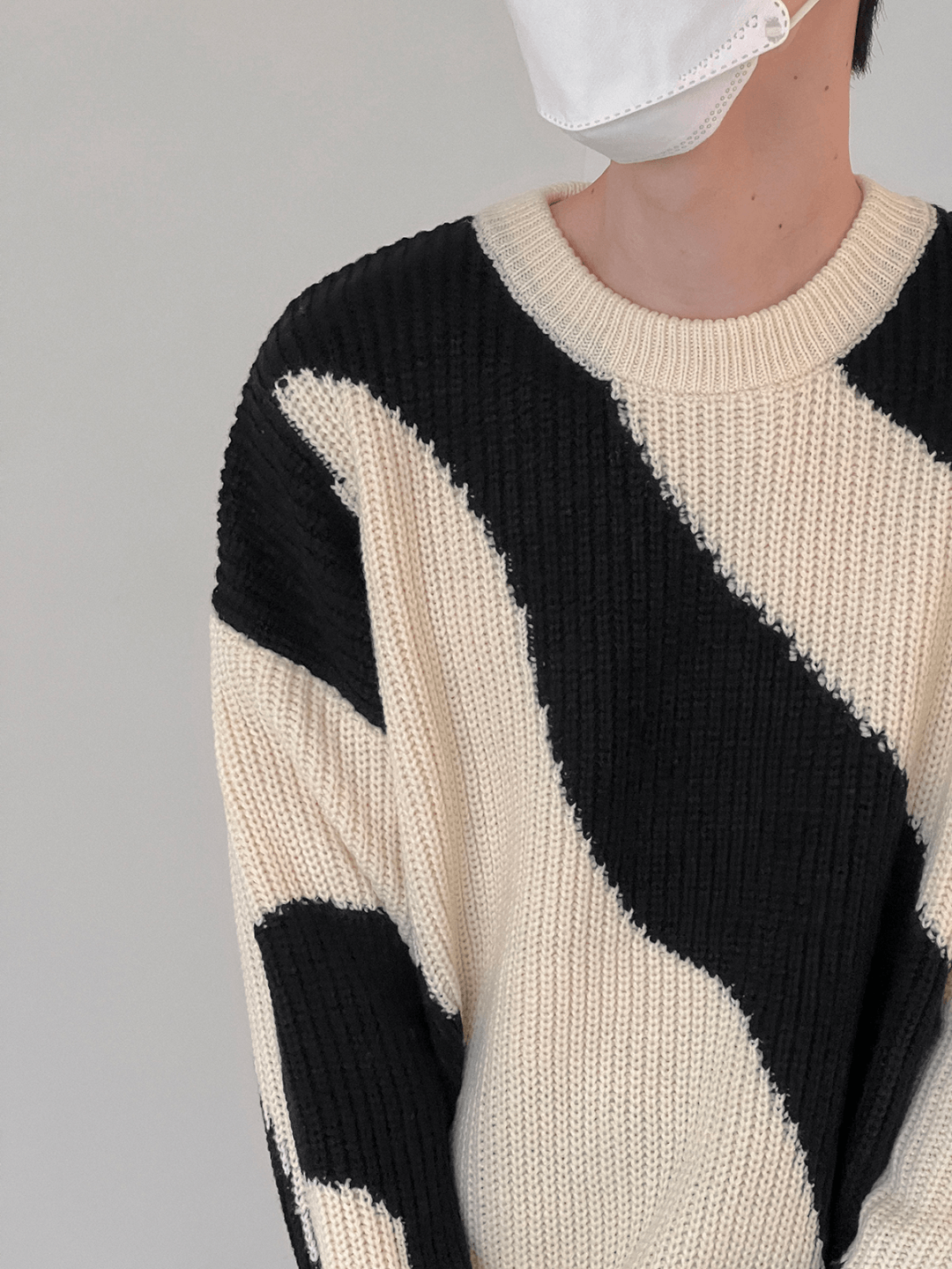 Threebooy [DAZIONSED] Contrast Pull Sweater NA603