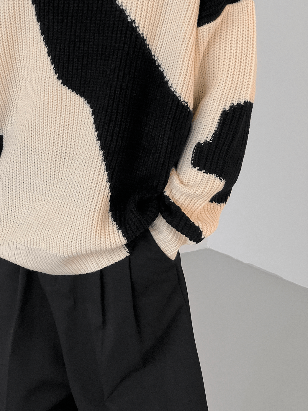 Threebooy [DAZIONSED] Contrast Pull Sweater NA603