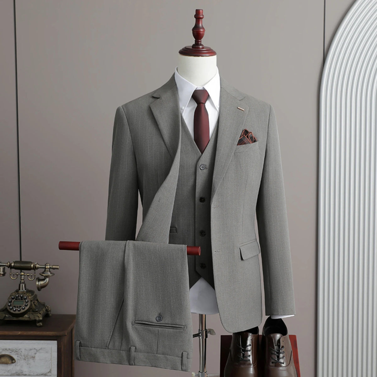 Threebooy  A stylish and cool striped casual business three-piece suit set for the autumn , a high-quality wedding suit
