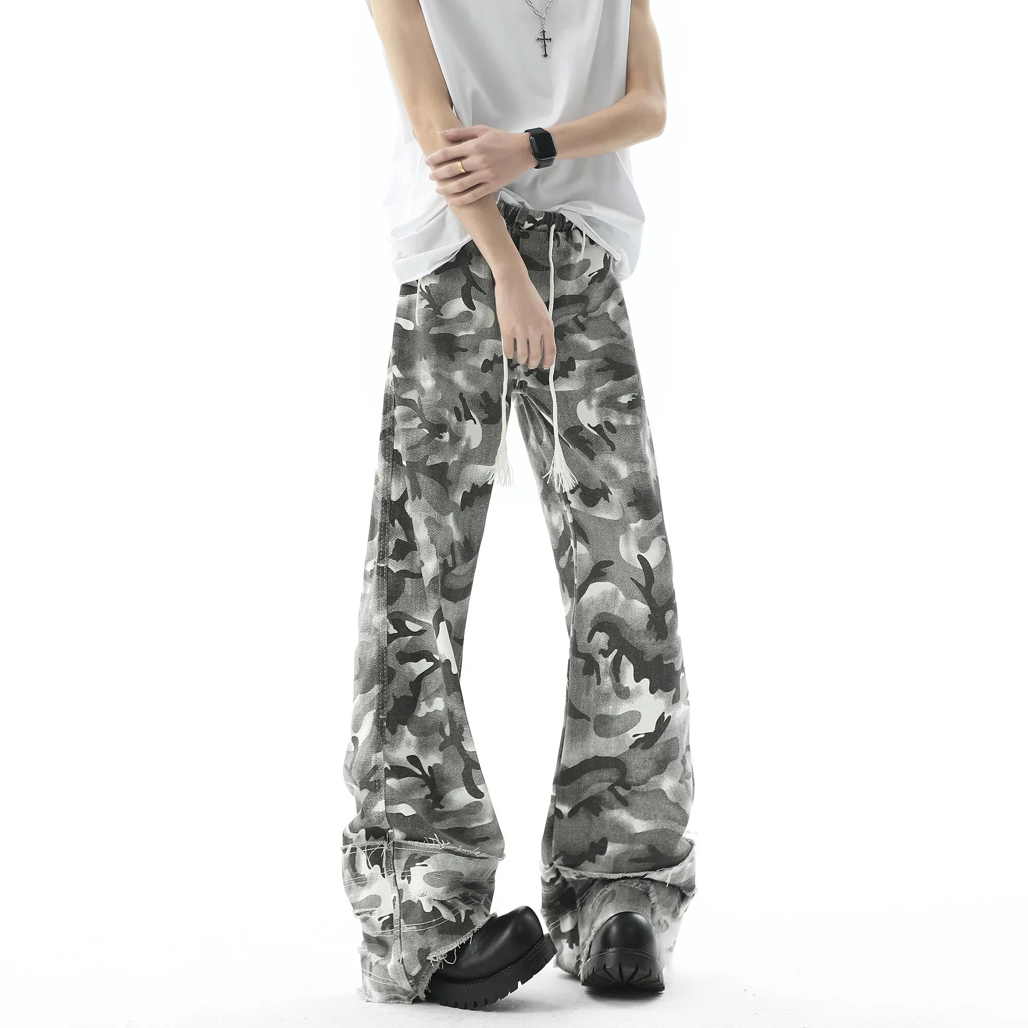 Threebooy Men Camouflage Loose Fit Jeans Elastic Drawstring Waist Frayed Hem Streetwear Trendy Comfortable Stylish Denim Urban Fashion