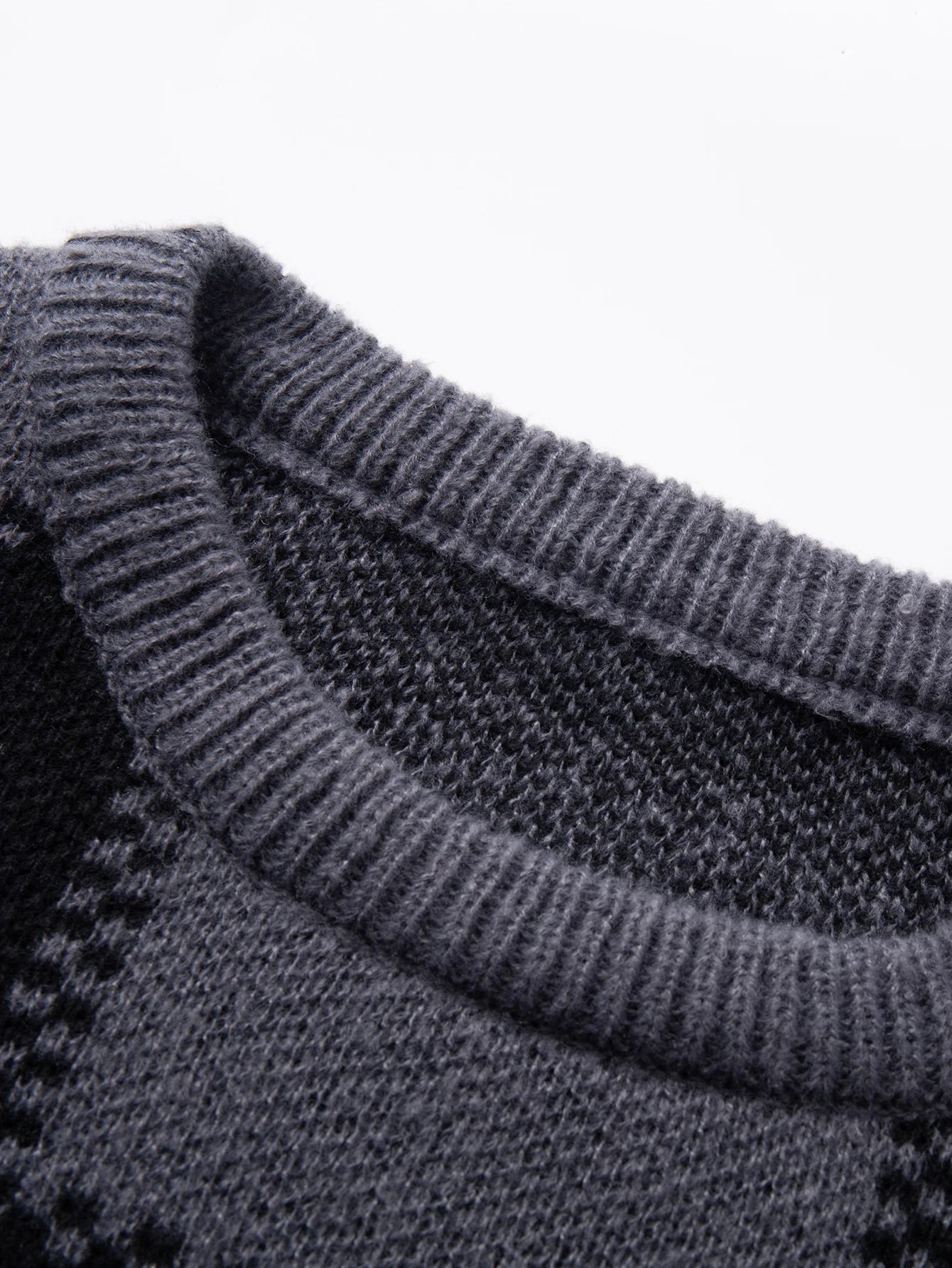 Threebooy New Popular Autumn Winter Plaid Jacquard Pattern Pullover Sweater Casual Round Neck Contrast Color Knitted Men's Pullover