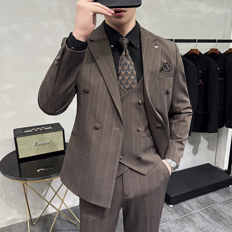 Threebooy  The new Spring suit set is fashionable, stylish and versatile. It's a three-piece formal suit suitable for British business