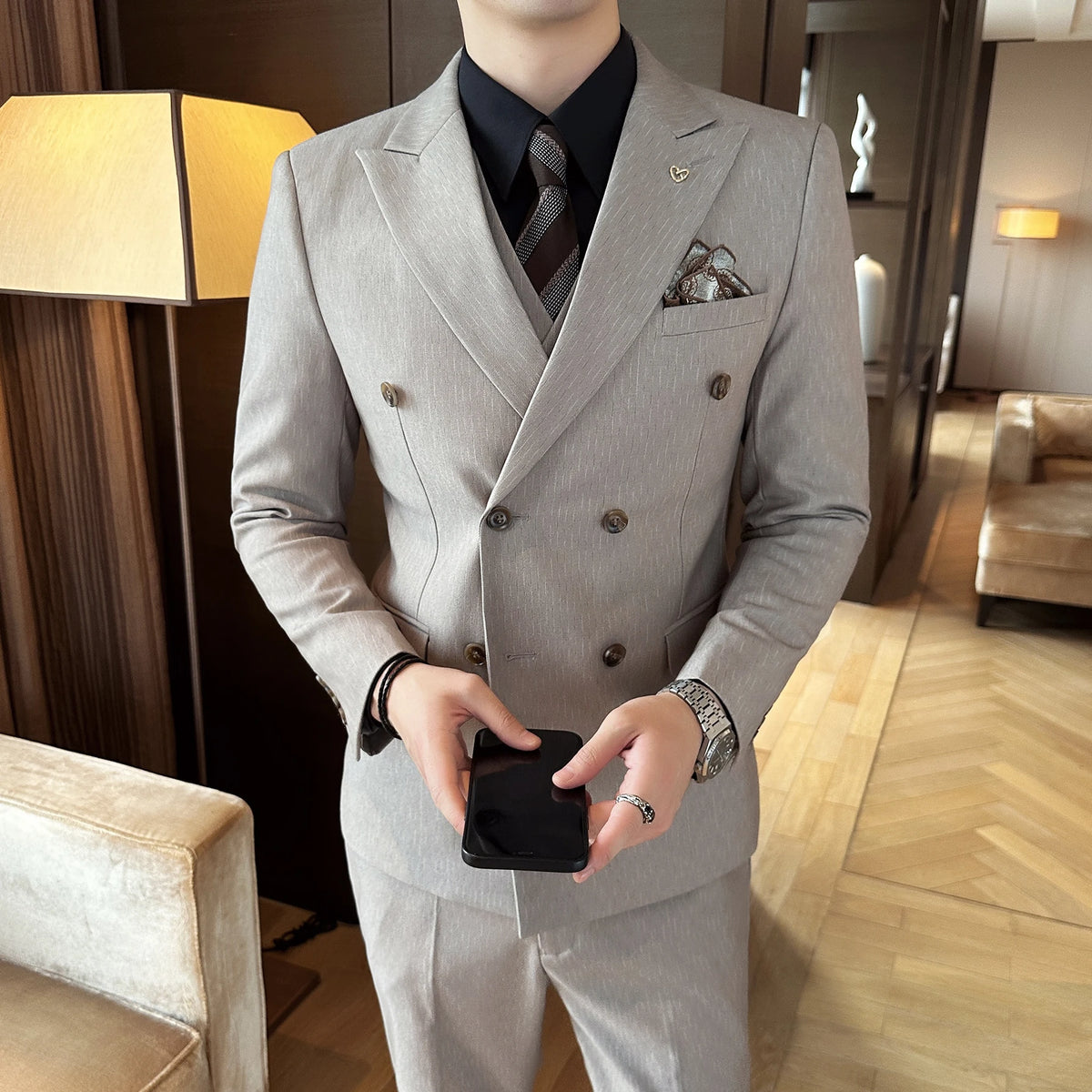 Threebooy  A high-end men's double-breasted three-piece suit, a fashionable and stylish men's suit, a business casual wedding dress for the