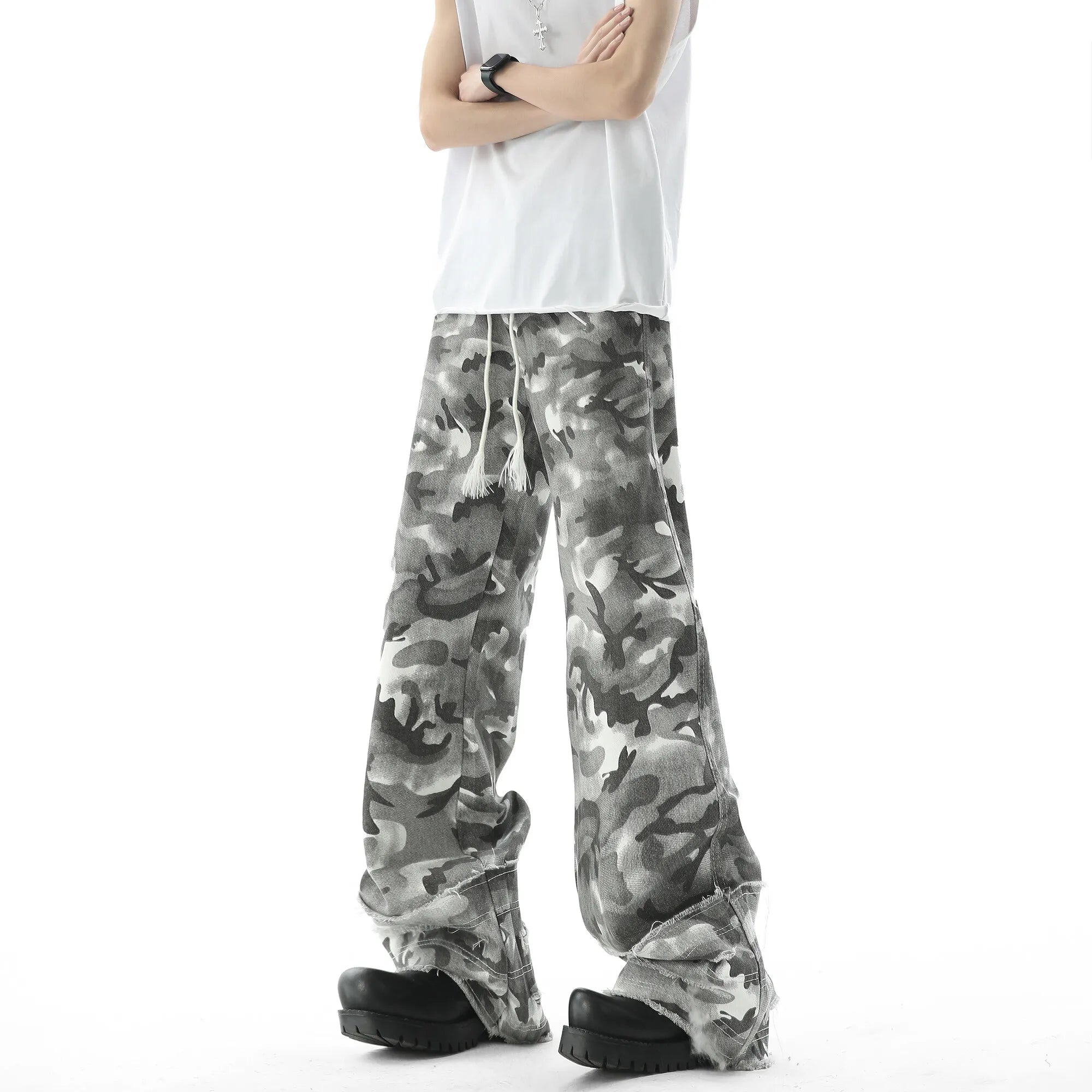 Threebooy Men Camouflage Loose Fit Jeans Elastic Drawstring Waist Frayed Hem Streetwear Trendy Comfortable Stylish Denim Urban Fashion
