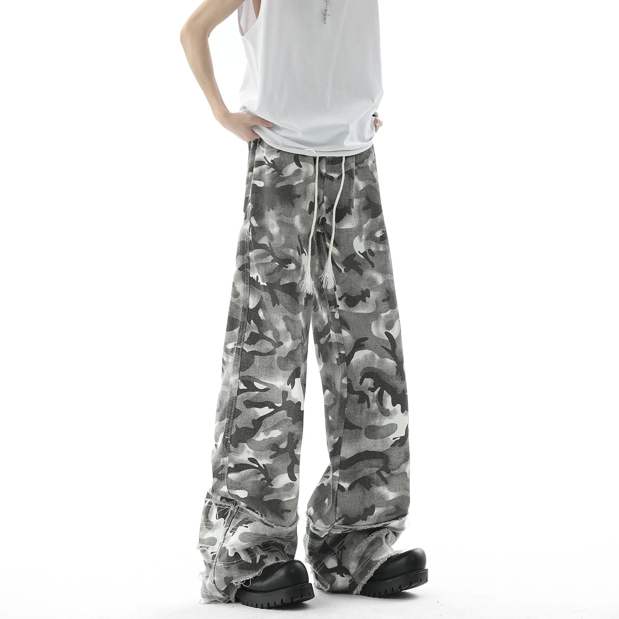 Threebooy Men Camouflage Loose Fit Jeans Elastic Drawstring Waist Frayed Hem Streetwear Trendy Comfortable Stylish Denim Urban Fashion
