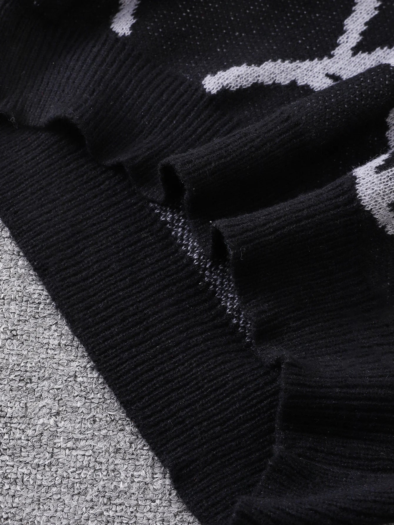 Threebooy  New Popular Autumn and Winter Spider Web Jacquard Pattern Pullover Sweater Casual Round Neck Knitted Men's Pullover