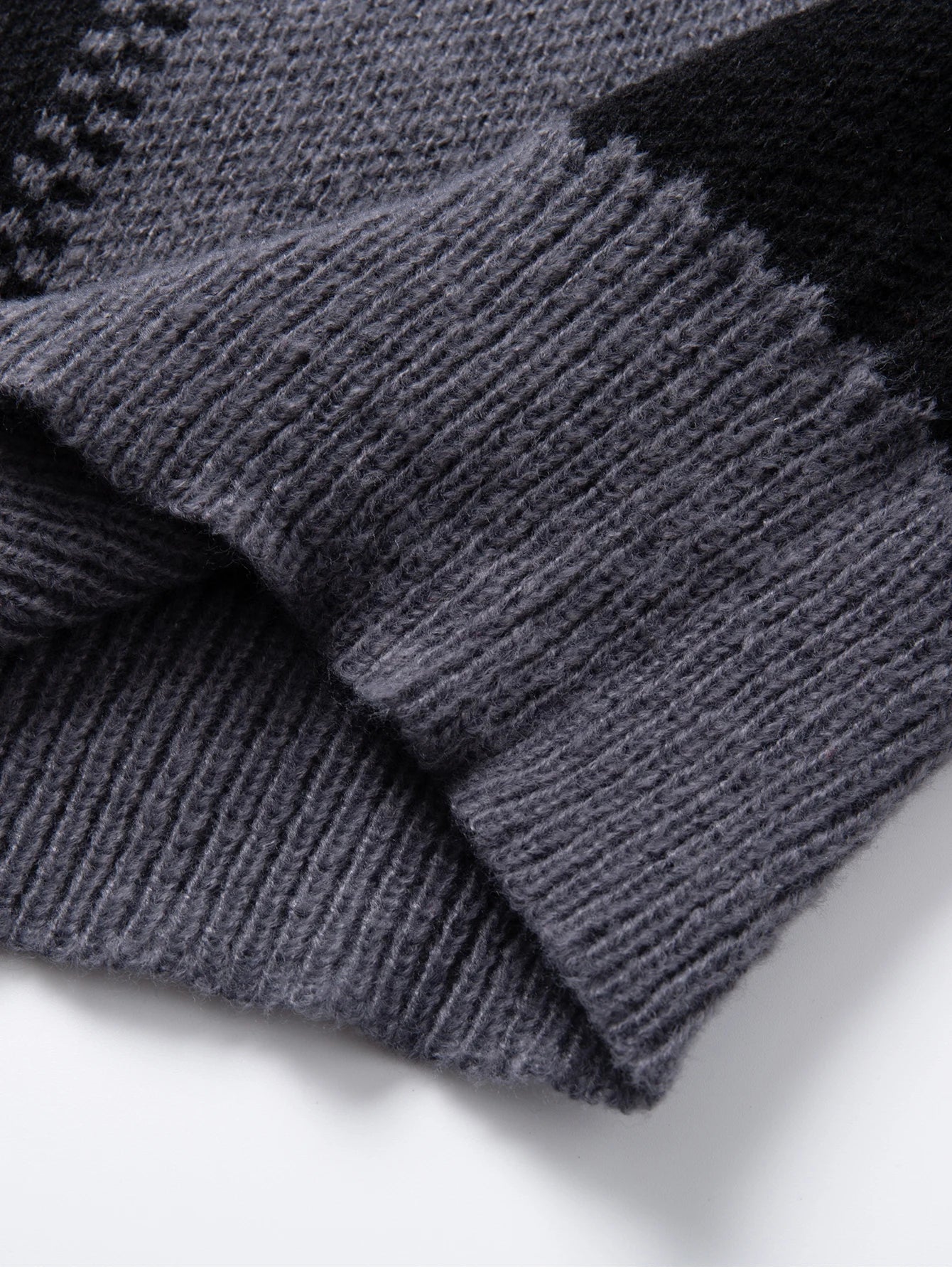 Threebooy New Popular Autumn Winter Plaid Jacquard Pattern Pullover Sweater Casual Round Neck Contrast Color Knitted Men's Pullover