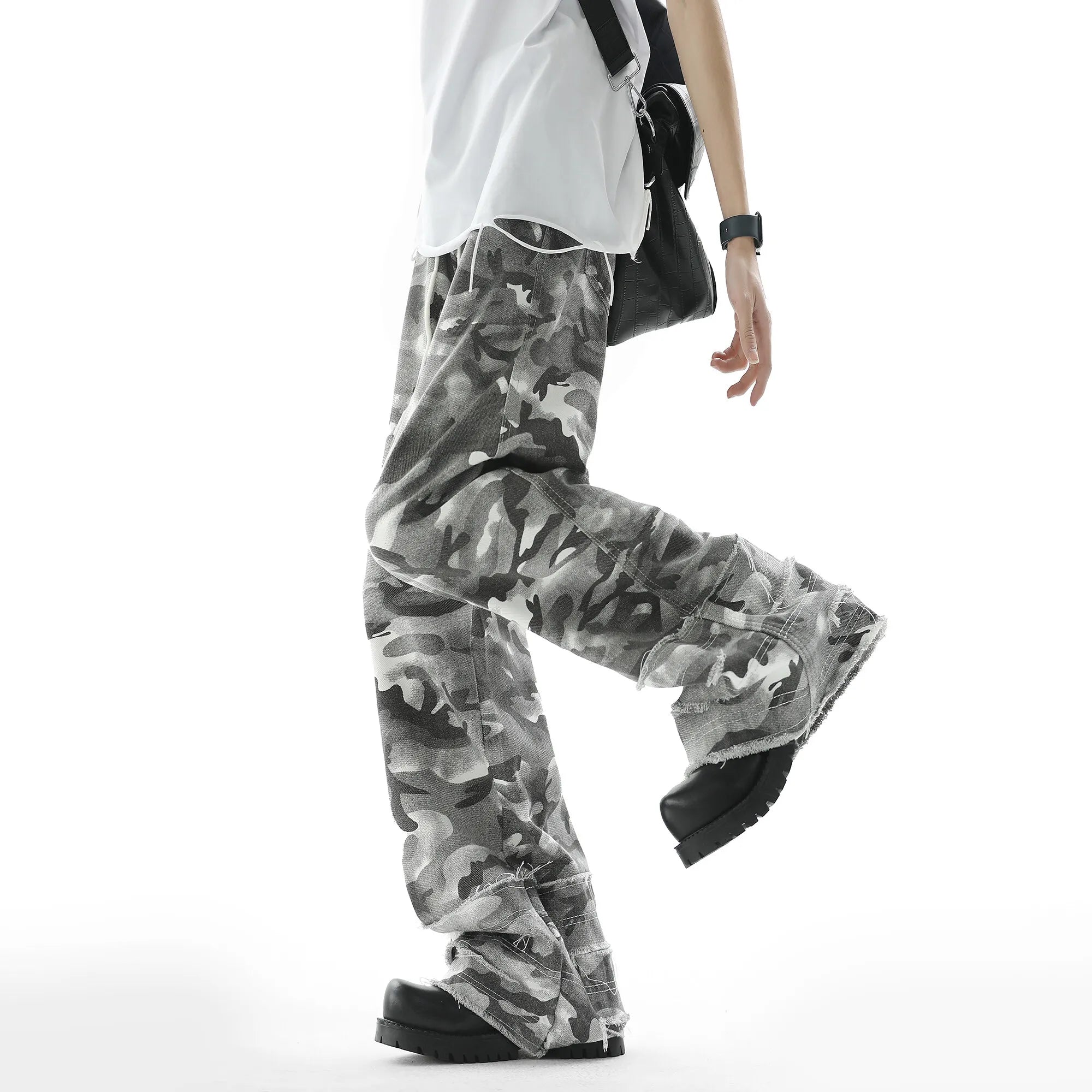Threebooy Men Camouflage Loose Fit Jeans Elastic Drawstring Waist Frayed Hem Streetwear Trendy Comfortable Stylish Denim Urban Fashion