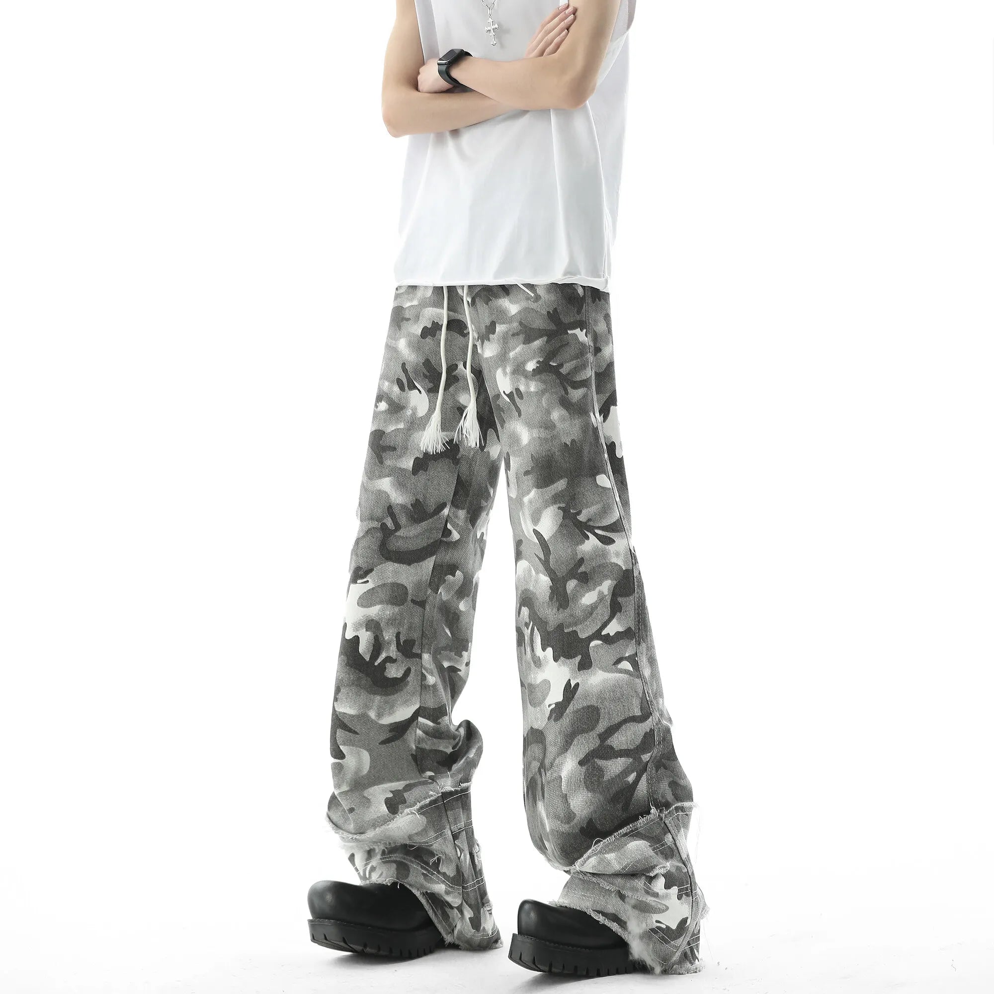 Threebooy Men Camouflage Loose Fit Jeans Elastic Drawstring Waist Frayed Hem Streetwear Trendy Comfortable Stylish Denim Urban Fashion