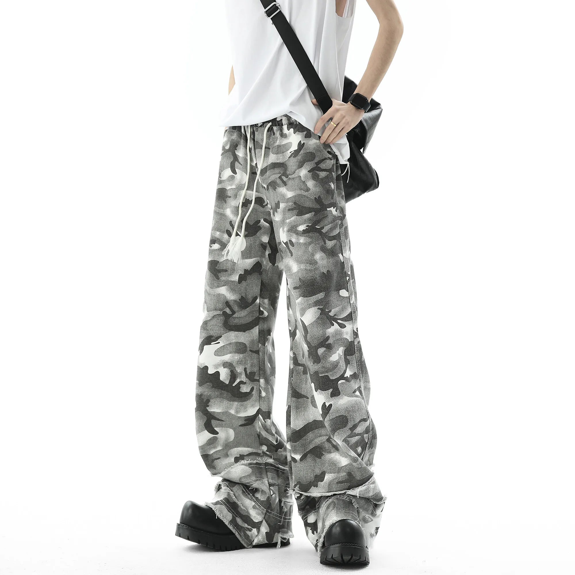 Threebooy Men Camouflage Loose Fit Jeans Elastic Drawstring Waist Frayed Hem Streetwear Trendy Comfortable Stylish Denim Urban Fashion