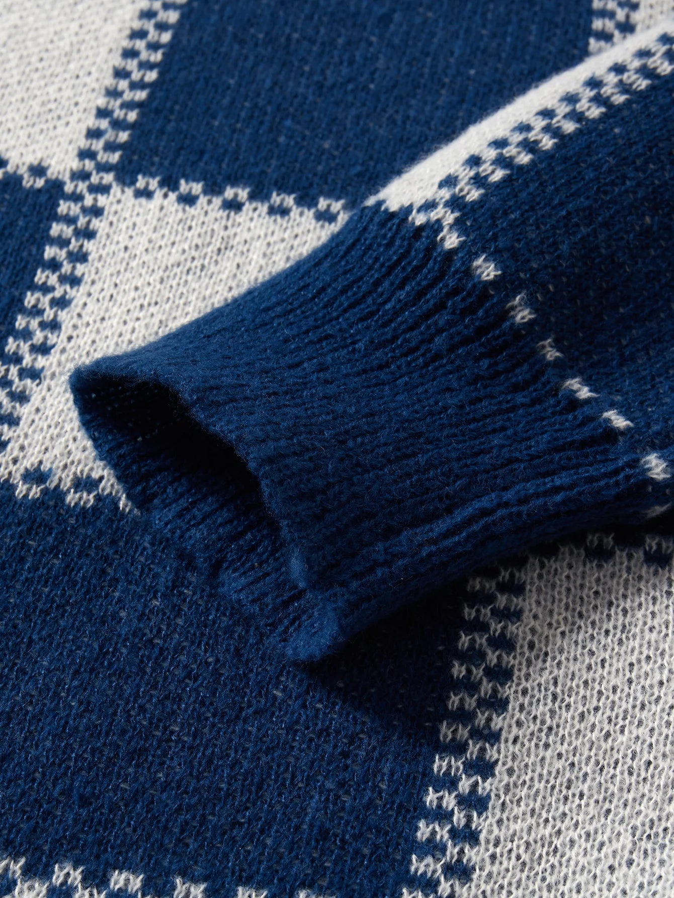 Threebooy New Popular Autumn Winter Plaid Jacquard Pattern Pullover Sweater Casual Round Neck Contrast Color Knitted Men's Pullover