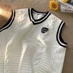 Threebooy British Style Fashion Vest Sweater Men's Korean Version 2025 Autumn Trend Loose College Sweater Couple Vest Sweater Aesthetic