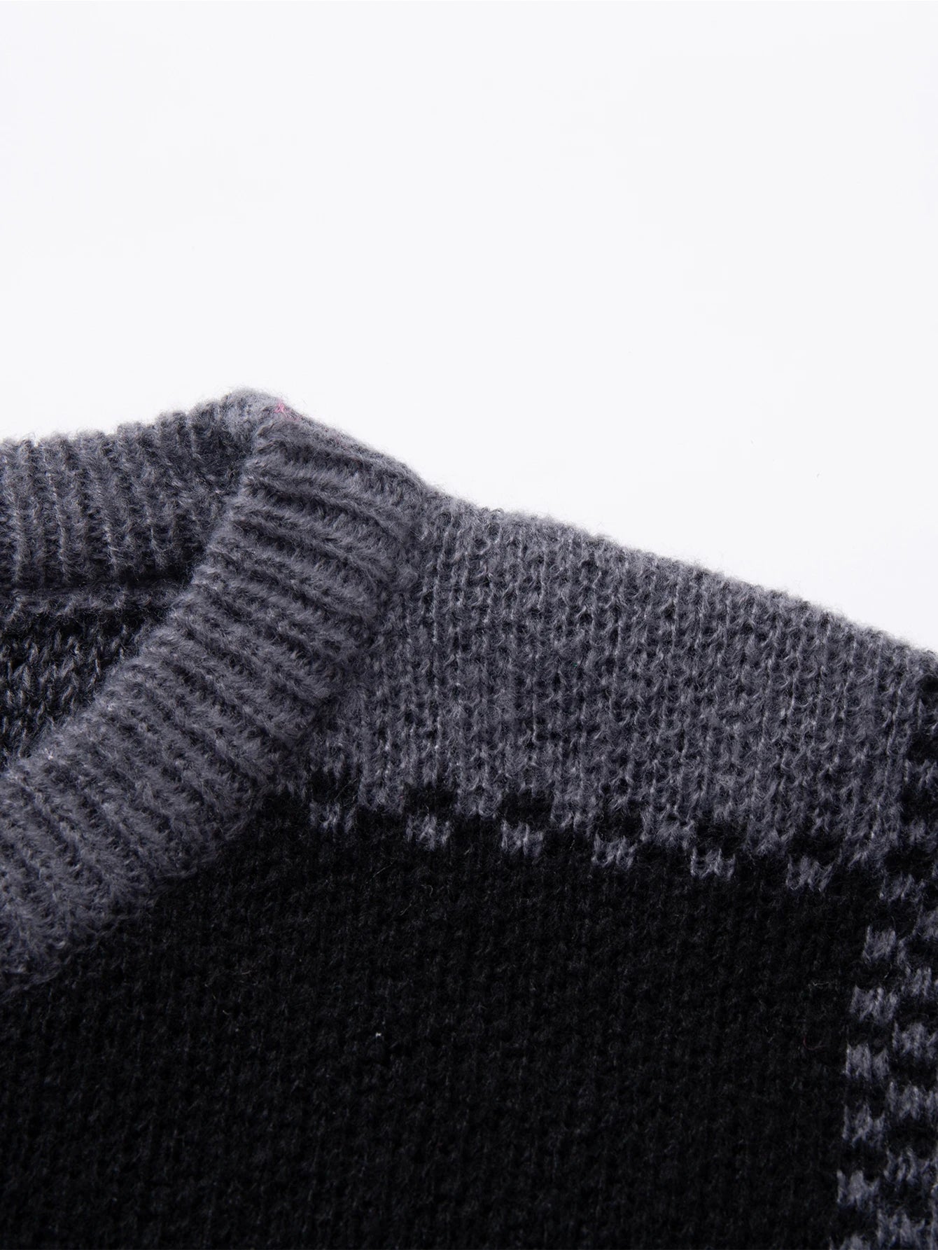 Threebooy New Popular Autumn Winter Plaid Jacquard Pattern Pullover Sweater Casual Round Neck Contrast Color Knitted Men's Pullover